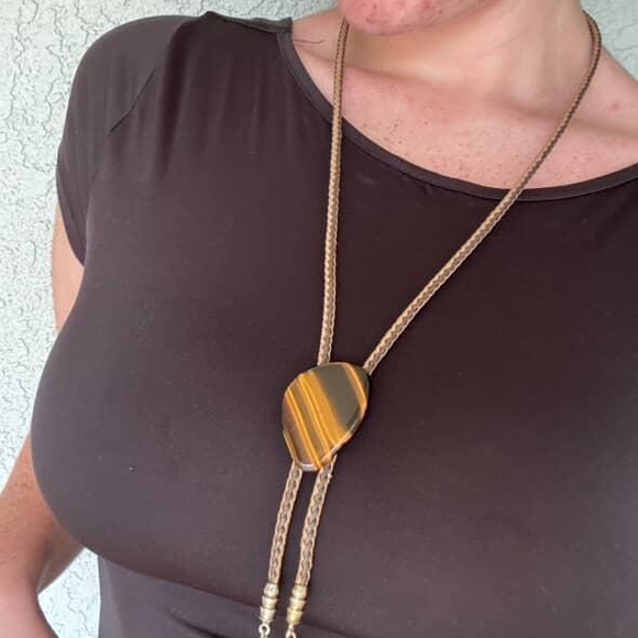 Elegant Gold and Brown Pendant Necklace - Picture 2 of 3